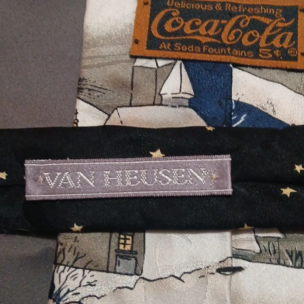 Van Heusen vintage Coca Cola Santa Italian Silk Tie NWOT